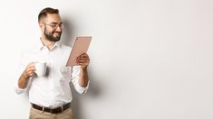 Titulares de diferentes beneficios pueden recibir una tablet gratis con un requisito. Titulares de diferentes beneficios pueden recibir una tablet gratis con un requisito.