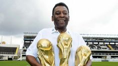 O Rei logró tres copas del mundo. O Rei logró tres copas del mundo.