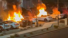 Los automóviles incendiados en Las Vegas. Los automóviles incendiados en Las Vegas.