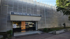 El joven está internado en el Instituto del Quemado en el Hospital Córdoba. El joven está internado en el Instituto del Quemado en el Hospital Córdoba.