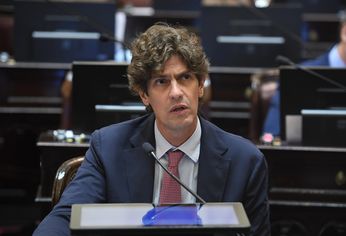 Martín Lousteau anunció un nuevo proyecto en redes sociales para intercambiar reflexiones con sus seguidores. Martín Lousteau anunció un nuevo proyecto en redes sociales para intercambiar reflexiones con sus seguidores.