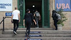 Los estudiantes se refirieron a las políticas educativas del Gobierno. Los estudiantes se refirieron a las políticas educativas del Gobierno.