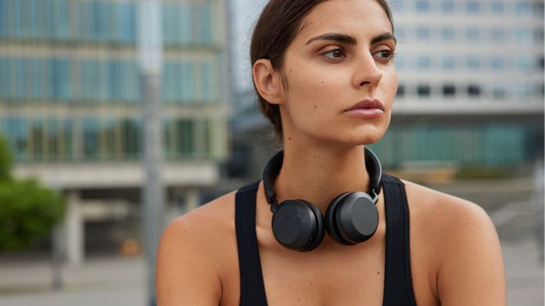 Los auriculares inalámbricos ganaron una gran popularidad como una opción versátil para escuchar música, realizar llamadas o disfrutar de contenido multimedia