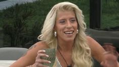 Camila, una diosa de la limpieza. Camila, una diosa de la limpieza.