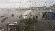 Hubo horas de demoras en los vuelos en Aeroparque y Ezeiza por las lluvias. Hubo horas de demoras en los vuelos en Aeroparque y Ezeiza por las lluvias.