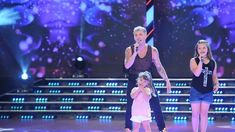 El Polaco cantò en ShowMatch con sus hijas. El Polaco cantò en ShowMatch con sus hijas.