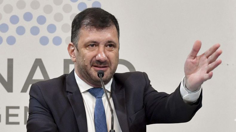 Quién reemplazaría a Edgardo Kueider si es desplazado del Senado.