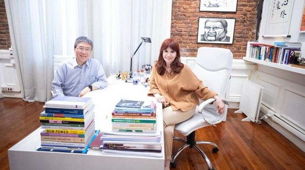 Cristina y Ha-Joon Chang compartieron un momento de charla y reflexión.