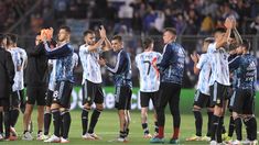 Los futbolistas celebraron la clasificación. Los futbolistas celebraron la clasificación.