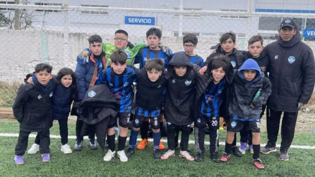 Padres hostigaron, se burlaron e hicieron llorar a un arquerito de 12 años en un partido de fútbol infantil