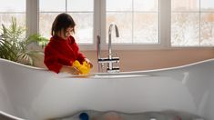 Este método en particular destaca por ser económico, sencillo y muy efectivo, ideal para dejar la bañera como nueva sin mucho esfuerzo..