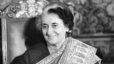Indira Gandhi fue asesinada el 31 de octubre de 1984 por dos de sus guardaespaldas sijs en Nueva Delhi. Indira Gandhi fue asesinada el 31 de octubre de 1984 por dos de sus guardaespaldas sijs en Nueva Delhi.