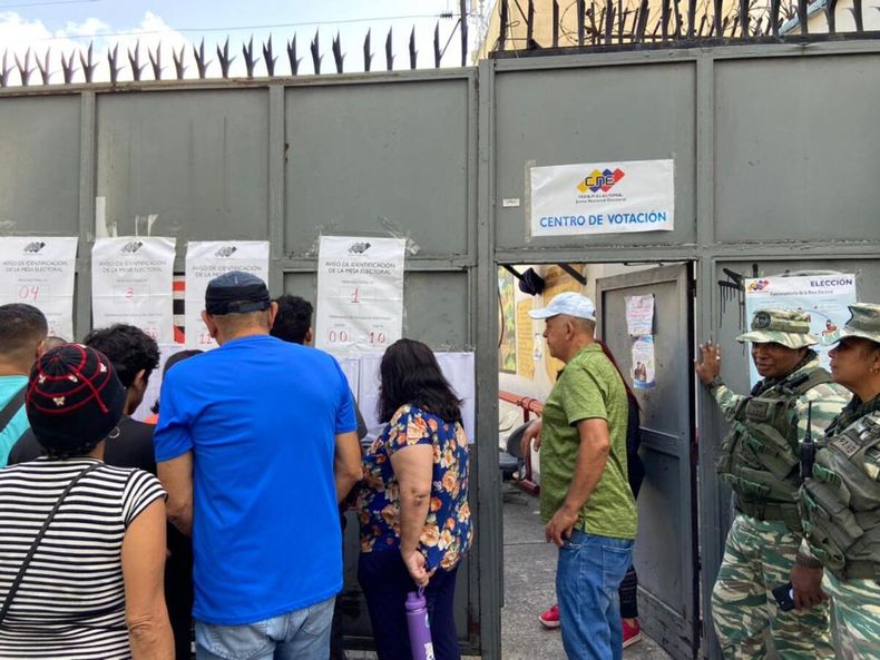 Para estas elecciones en Venezuela hay 30.026 mesas electorales activas en 15.797 centros de votación para 21.392.464 electores habilitados.