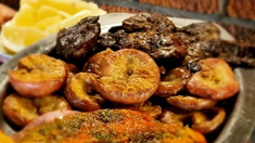 Este bodegón ubicado en la Ciudad de Buenos Aires ofrece parrilla libre a un precio económico. Este bodegón ubicado en la Ciudad de Buenos Aires ofrece parrilla libre a un precio económico.