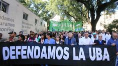 Protesta en defensa del presupuesto universitario.