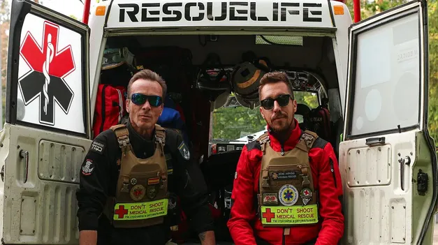 C5N | La HISTORIA de los dos ESPAÑOLES que ENSEÑAR a SALVAR VIDAS en UCRANIA