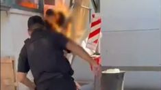Un hombre se prendió fuego en Rosario en reclamo de una deuda salarial. Un hombre se prendió fuego en Rosario en reclamo de una deuda salarial.