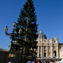 El Papa saluda a los fieles congregados en la Plaza San Pedro en una audiencia general. El Papa saluda a los fieles congregados en la Plaza San Pedro en una audiencia general.