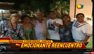 La foto de la reconciliación de Maradona con Don Diego en la fiesta de Navidad La foto de la reconciliación de Maradona con Don Diego en la fiesta de Navidad