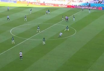 Conla nueva ley, si alguna parte del cuerpo del jugador está en línea con el últimojugador rival, está habilitado. Conla nueva ley, si alguna parte del cuerpo del jugador está en línea con el últimojugador rival, está habilitado.