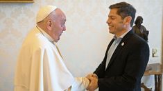 Kicillof y el Papa, durante su visita al Vaticano en junio de 2024.