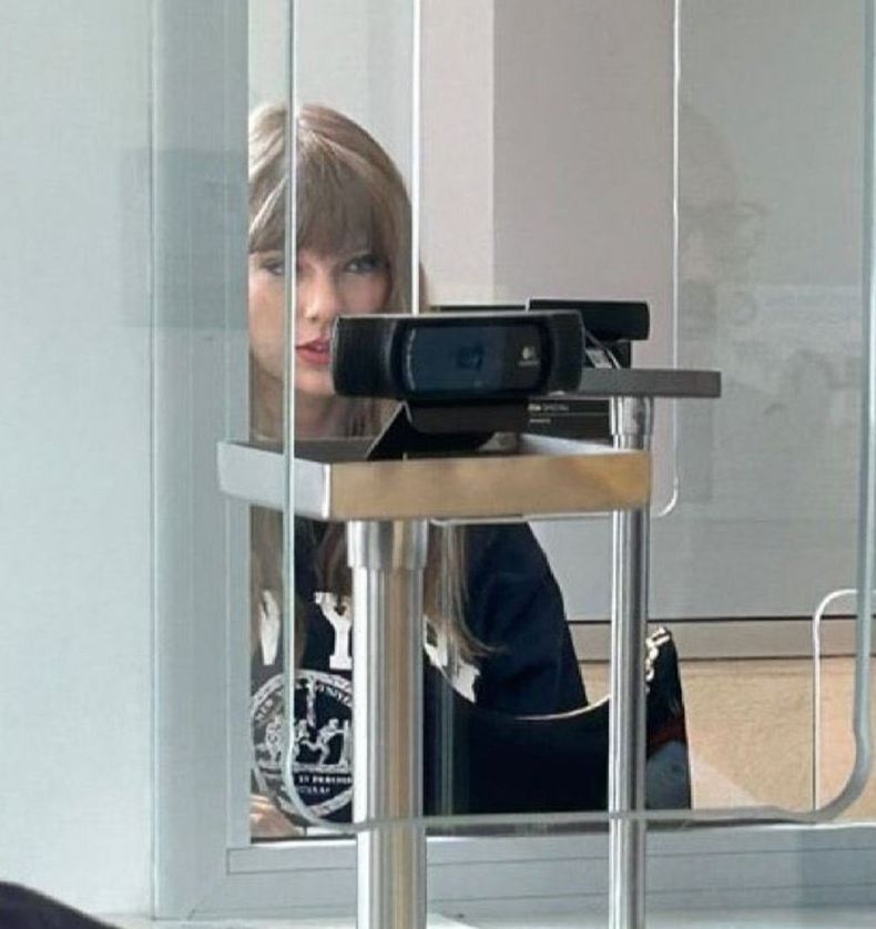 Taylor Swift fue captada realizando migraciones en Ezeiza.