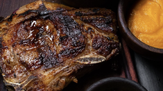 Si sos un fanático de los buenos cortes de carne, este restaurante ubicado en el barrio de Palermo, en la Ciudad de Buenos Aires, es perfecto para vos. Si sos un fanático de los buenos cortes de carne, este restaurante ubicado en el barrio de Palermo, en la Ciudad de Buenos Aires, es perfecto para vos.