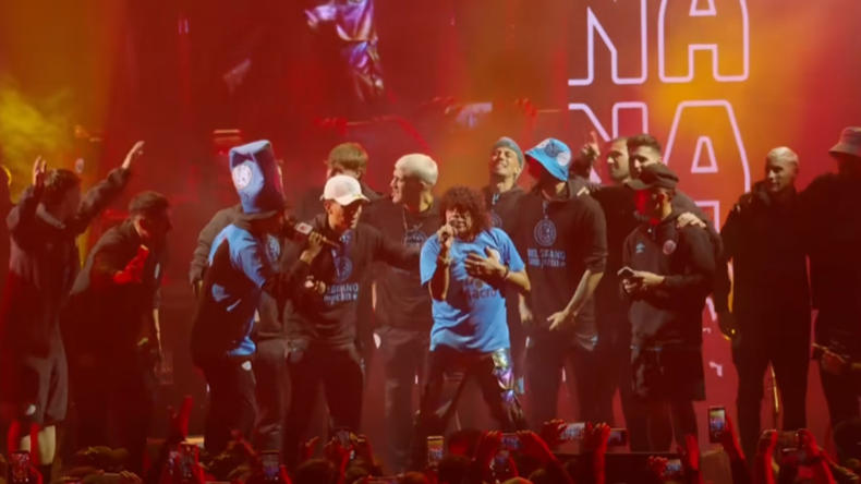 Los jugadores de Belgrano celebraron el título con La Mona Jiménez.