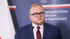 Łukasz Jasina, portavoz del Ministerio de Relaciones Exteriores de Polonia. Łukasz Jasina, portavoz del Ministerio de Relaciones Exteriores de Polonia.