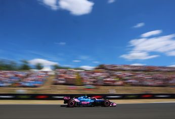 El equipo Alpine arregló las roturas en el auto.