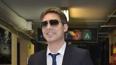 Adrián Suar será un piloto fachero en Guapas: les caerá bien a todas menos a Araceli González Adrián Suar será un piloto fachero en Guapas: les caerá bien a todas menos a Araceli González