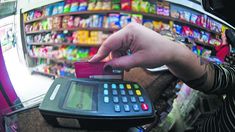 Las compras con tarjeta de débito tendrá la devolución del 21%. Las compras con tarjeta de débito tendrá la devolución del 21%.