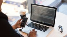 La historia del jóven que tiene 2 trabajos para vivir en España