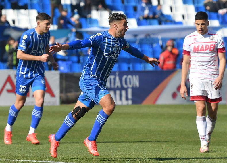 El festejo de Ojeda tras el golazo en la victoria de Godoy Cruz ante Lanús.