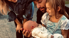 VIDEO: Tierno encuentro de la hija mayor de María del Cerro con su hermana recién nacida VIDEO: Tierno encuentro de la hija mayor de María del Cerro con su hermana recién nacida