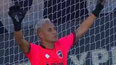 Navas reza antes del partido. Navas reza antes del partido.