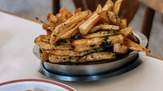 Cómo llegar a este clásico bodegón de la Ciudad de Buenos Aires. Cómo llegar a este clásico bodegón de la Ciudad de Buenos Aires.