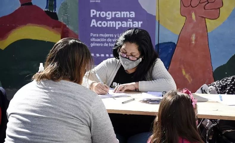 El Programa Acompañar&nbsp; está destinado a mujeres y personas LGBTI+ que estén en situación de violencia de género.