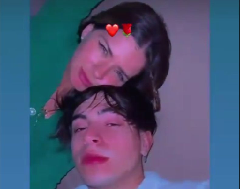 La pareja publicó una historia en donde están abrazados en Instagram.