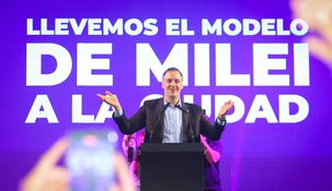 Manuel Adorni, la noche del triunfo. Manuel Adorni, la noche del triunfo.