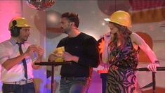 Una rubia en el avión; la botinera sueca y famosas en la casa embrujada Una rubia en el avión; la botinera sueca y famosas en la casa embrujada