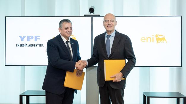 Horacio Marín y Claudio Descalzi, firmaron un memorando de entendimiento entre YPF y Eni.