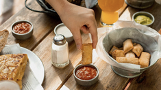 El restaurante de Buenos Aires para comer las mejores tapas con cerveza y tragos