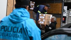 La Policía porteña custodió el traslado de las urnas hacia los lugares de votación. La Policía porteña custodió el traslado de las urnas hacia los lugares de votación.