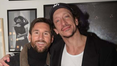 Lionel Messi sorprendió a Nico Vázquez en el teatro. Lionel Messi sorprendió a Nico Vázquez en el teatro.