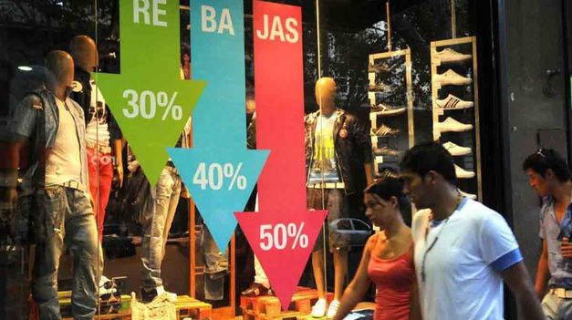 Las ventas minoristas se desplomaron un 21,9% anual en junio.