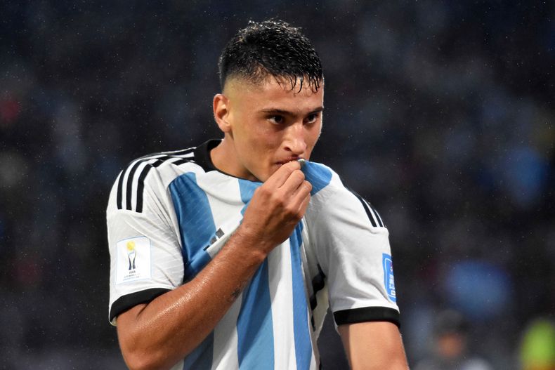 Alejo Véliz marcó el empate parcial.