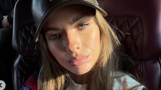 La cantante demostró que el apoyo del club turco al futbolista está intacto. La cantante demostró que el apoyo del club turco al futbolista está intacto.