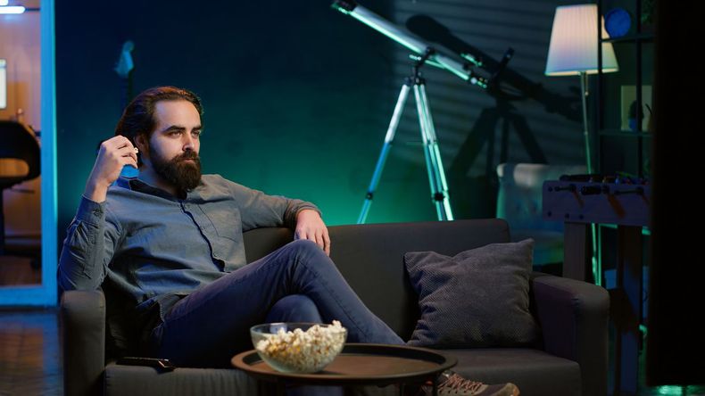 El cine, en su diversidad, ofrece historias para todos los públicos, desde aquellas diseñadas para el entretenimiento ligero hasta otras que invitan a pensar, cuestionar o interpretar lo que no está dicho de forma explícita. 