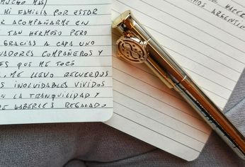 La lapicera que usó Lionel Messi para escribir su carta de despedida.